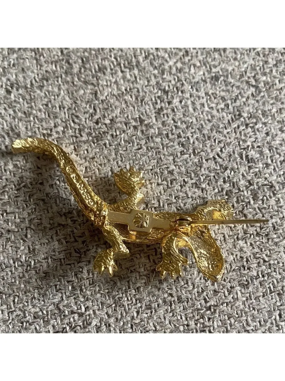 VINTAGE GERRY'S GOLD TONE LIZARD BROOCH PIN
